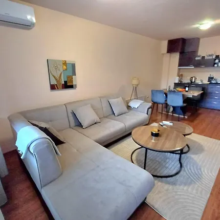 Melania In Complex Royal Towers * Bansko