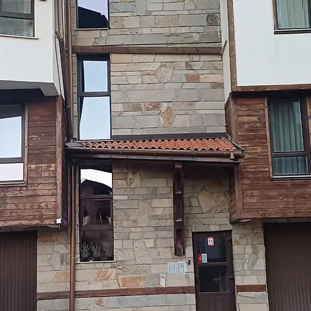 Melania In Complex Royal Towers بانسكو