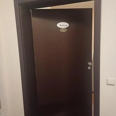 Melania In Complex Royal Towers بانسكو