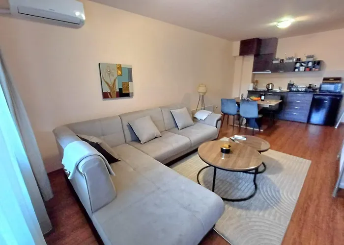 Melania In Complex Royal Towers * Bansko