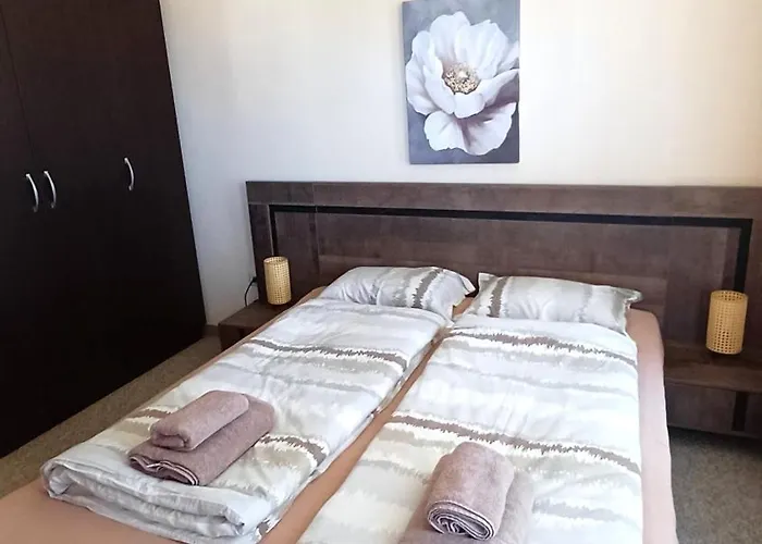 Melania In Complex Royal Towers